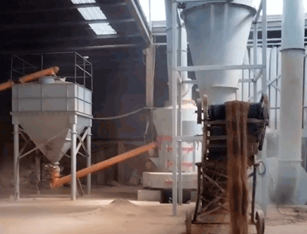 山东矿土磨粉生产现场